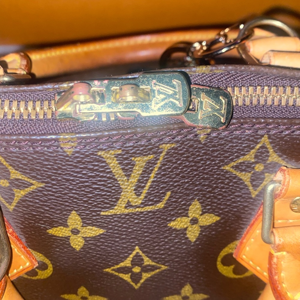 Beautiful 4 piece Alma LV - Picture 5 of 8
